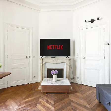 Lovely In Upscale 8th With Netflix *