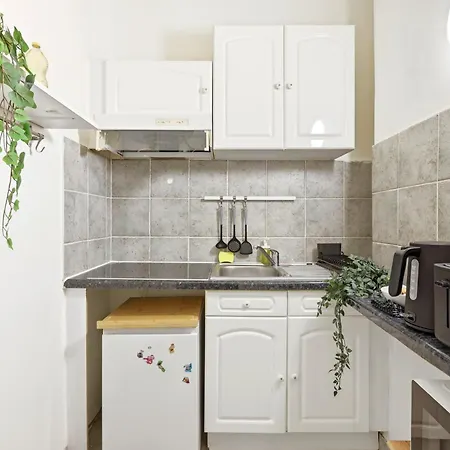 Lovely In Upscale 8th With Netflix Apartment Paris
