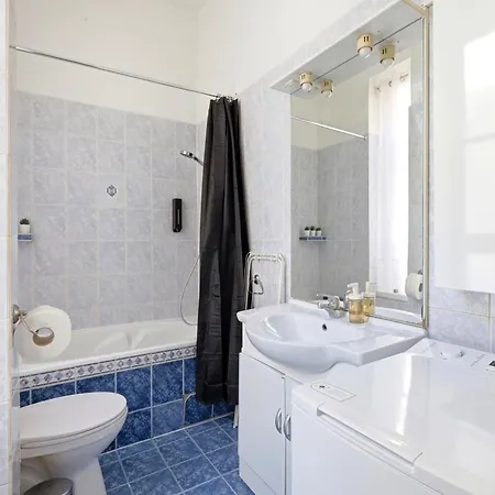 Lovely In Upscale 8th With Netflix Apartment Paris
